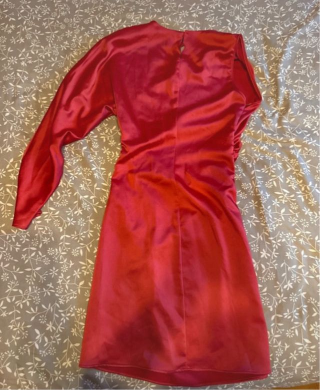 Vestido rojo satinado