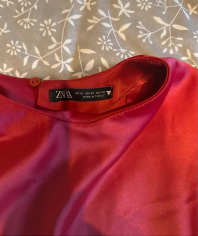 Vestido rojo satinado