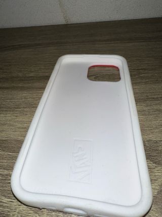 Capa iPhone 14 Pro Max Vermelha
