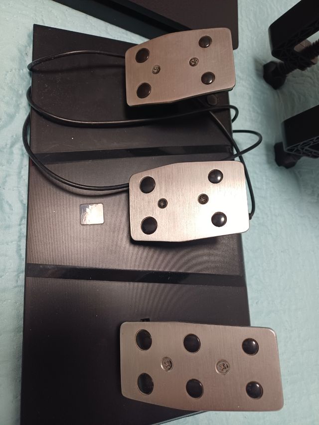 PS4 (PlayStation 4) nera + volante e pedali