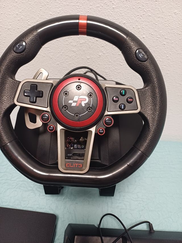 PS4 (PlayStation 4) nera + volante e pedali