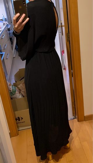 Vestido negro Zara plisado manga acampanada