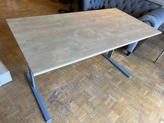 Mesa de estudio o despacho Ikea abedul