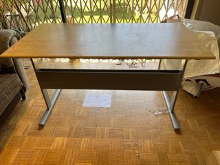 Mesa de estudio o despacho Ikea abedul