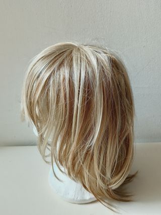Peluca rubia con flequillo