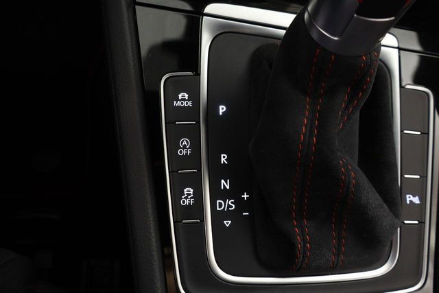 Volkswagen Golf GTI TCR 2.0 TSI 290cv DSG