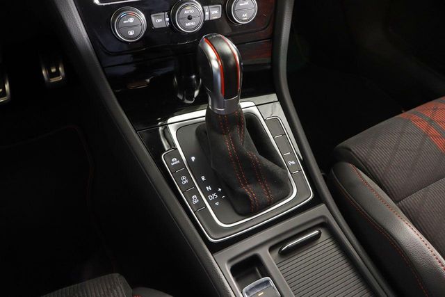 Volkswagen Golf GTI TCR 2.0 TSI 290cv DSG