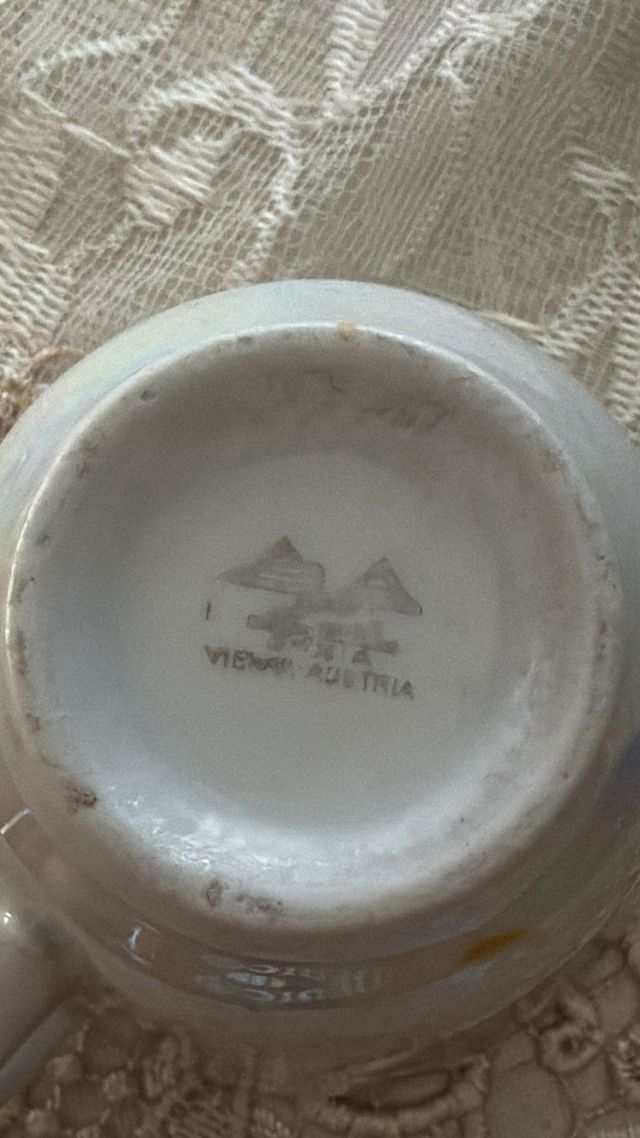 Tazza antica con scena pastorale