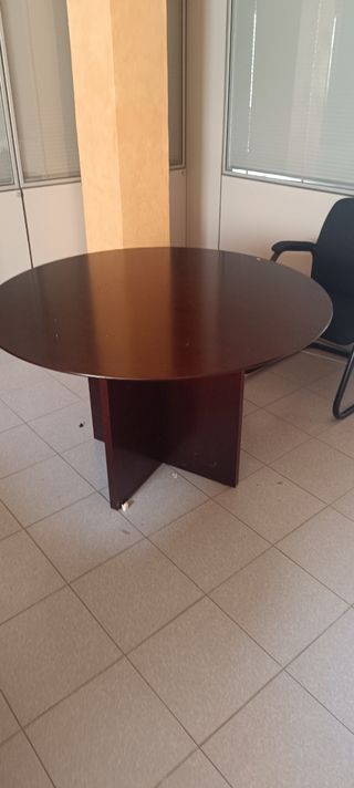 Mesa de juntas redonda de madera para 4 personas