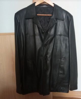 Cazadora de cuero negra
