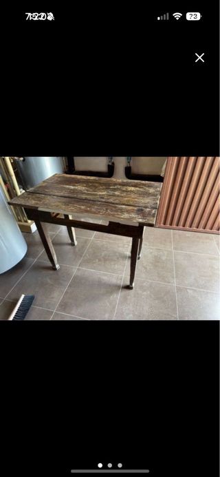 Mesa de madera antigua para restaurar