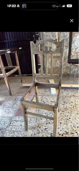 Silla de madera antigua para restaurar