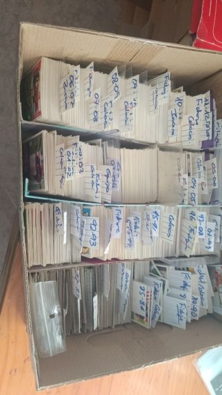 Caja de cromos antiguos