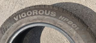 Neumáticos 215/60R16 95V casi nuevos.