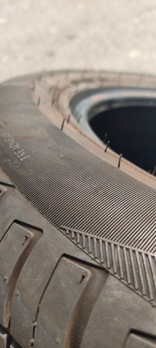 Neumáticos 215/60R16 95V casi nuevos.