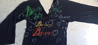 Blusa Desigual negra con letras talla S