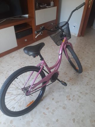 Bicicleta paseo mujer rosa con muy poco uso.