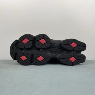 New Balance 9060 negras y rojas