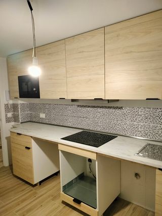 Montador de cocinas Ikea madera beige