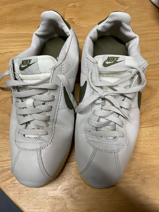 Nike Zapatillas Blancas y Verde Oliva