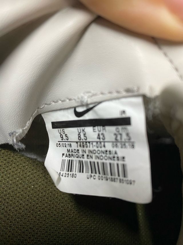 Nike Zapatillas Blancas y Verde Oliva