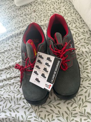 Botas de trabajo grises y rojas