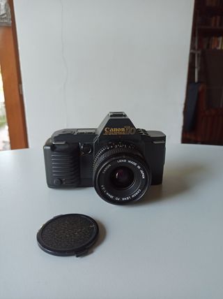 Canon T70 con obiettivo 28mm f/1.8