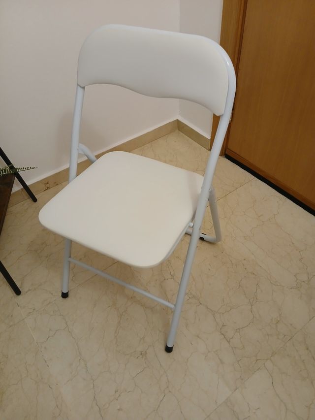 Silla plegable blanca metal y plástico
