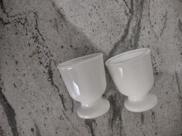 Hueveras de cristal opalina