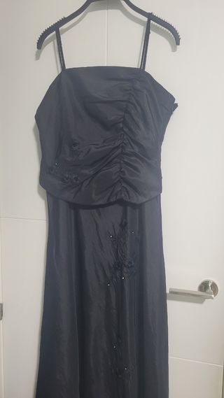 Vestido de fiesta negro con bordados