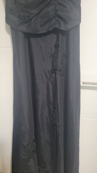 Vestido de fiesta negro con bordados
