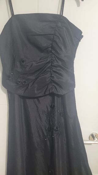 Vestido de fiesta negro con bordados