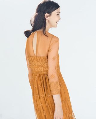 Vestido midi tul mostaza manga larga