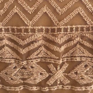 Vestido midi tul mostaza manga larga