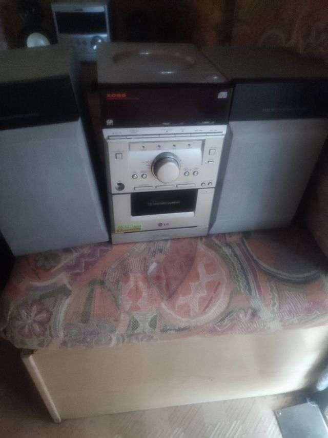 Minicadena LG Plata y Negro