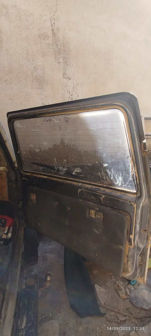 Portón trasero Daihatsu Rocky