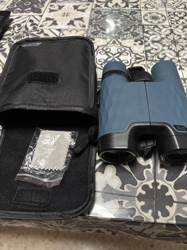 Prismáticos Quechua 10x32 con funda