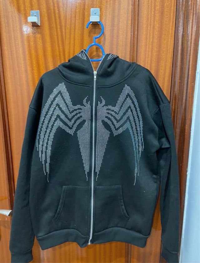 Sudadera Negra con Diseño de Telaraña