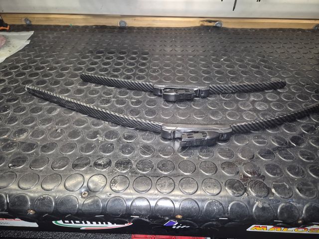 Tergicristalli anteriori carbon look Leon MK4 Golf