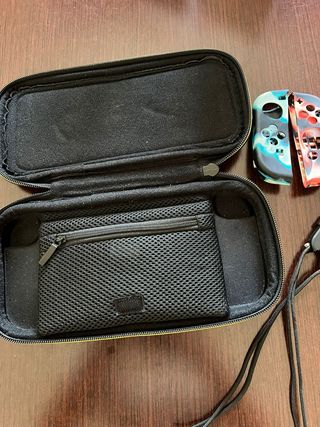 Nintendo Switch Funda y 2 juegos con microfono