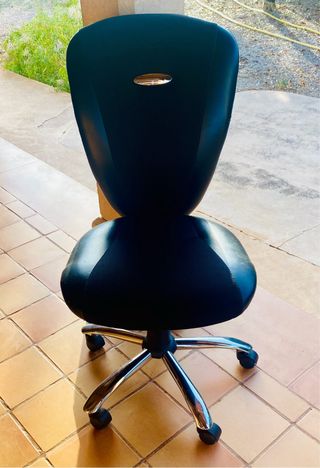 Silla de escritorio con ruedas
Hay 2 sillas