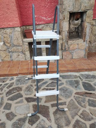 Escalera Piscina Intex 122 cm