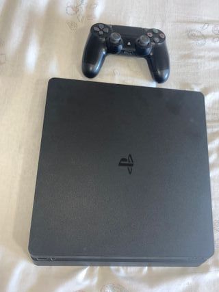 PS4 Slim 1TB Negra + Mando
