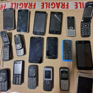 Lotto 10 cellulari vintage Samsung e altri