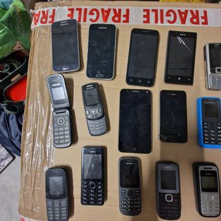 Lotto 10 cellulari vintage Samsung e altri