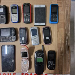 Lotto 10 cellulari vintage Samsung e altri
