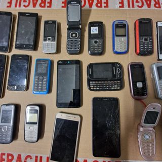 Lotto 10 cellulari vintage Samsung e altri