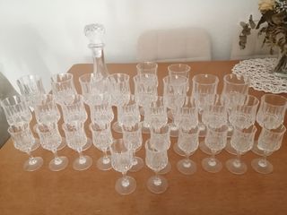 Juego de copas de cristal tallado