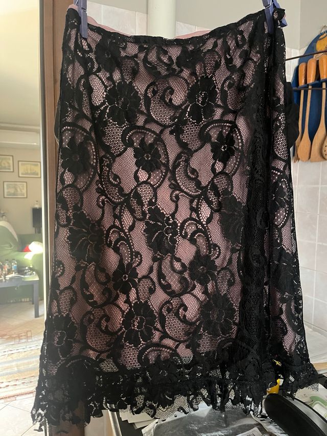 Gonna in pizzo nero e rosa
