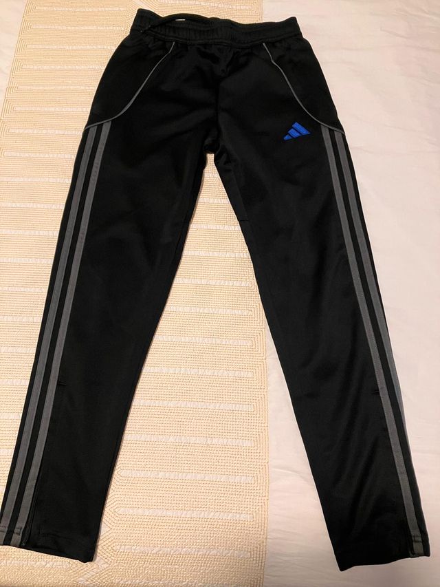 Pantalón Adidas Negro con Rayas Grises